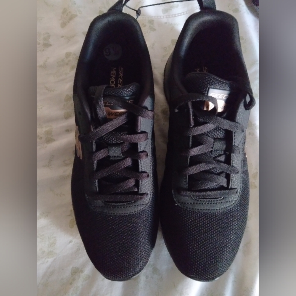 Skechers lite-weight memory foam size 9.5